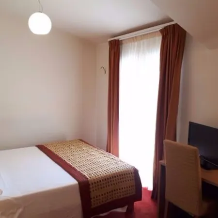Accademia Hotel 3*