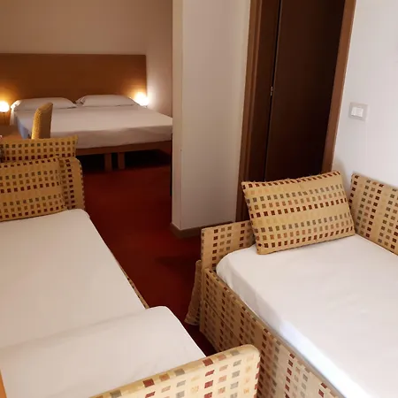 Hotel Accademia 3*