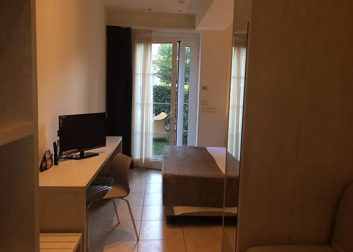 Accademia Hotel 3*