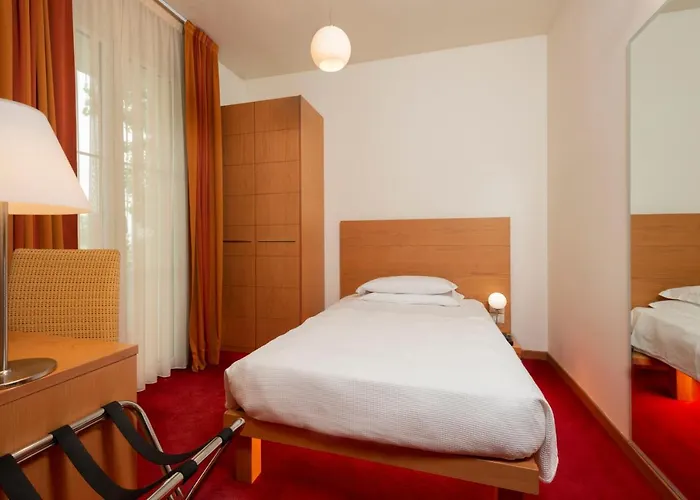 Accademia Hotel 3*