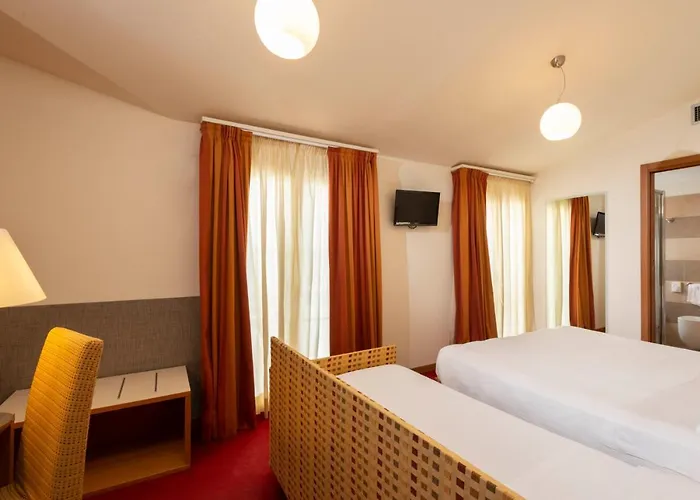 Accademia Hotel 3*
