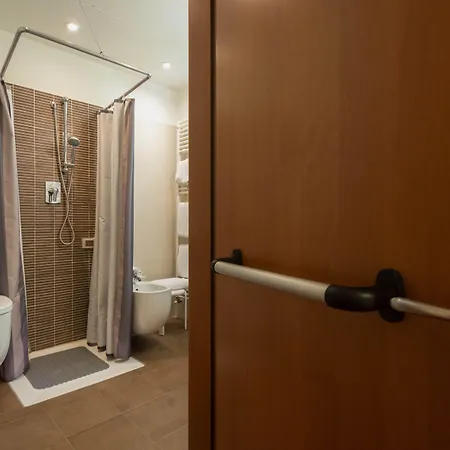 阿卡德米雅酒店 3*