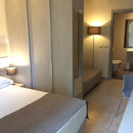 Accademia 3* Римини