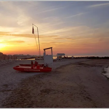 Отель Accademia Римини