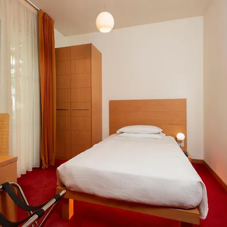 阿卡德米雅酒店 酒店 3*