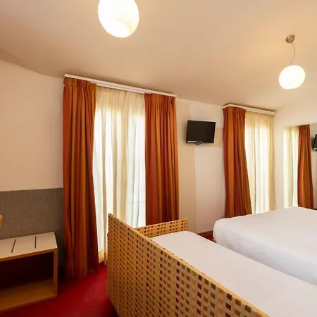 阿卡德米雅酒店 酒店 3*