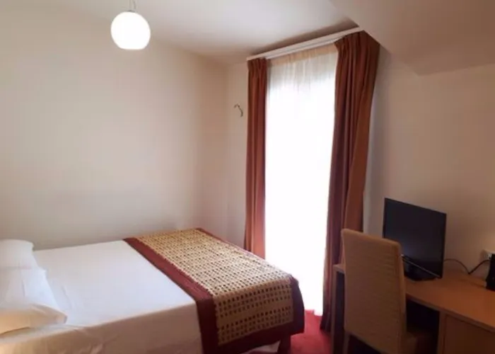 Accademia Hotel 3*