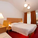 Accademia Hotel