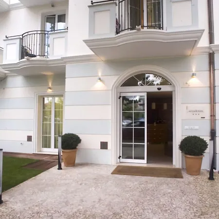 Ξενοδοχείο Accademia 3*